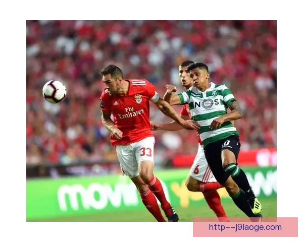 19岁本菲卡后卫新星引发曼联与利物浦激烈争夺